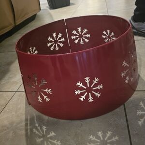 Red Snowflake Decorative Metal Basket Tree Skirt/Ring